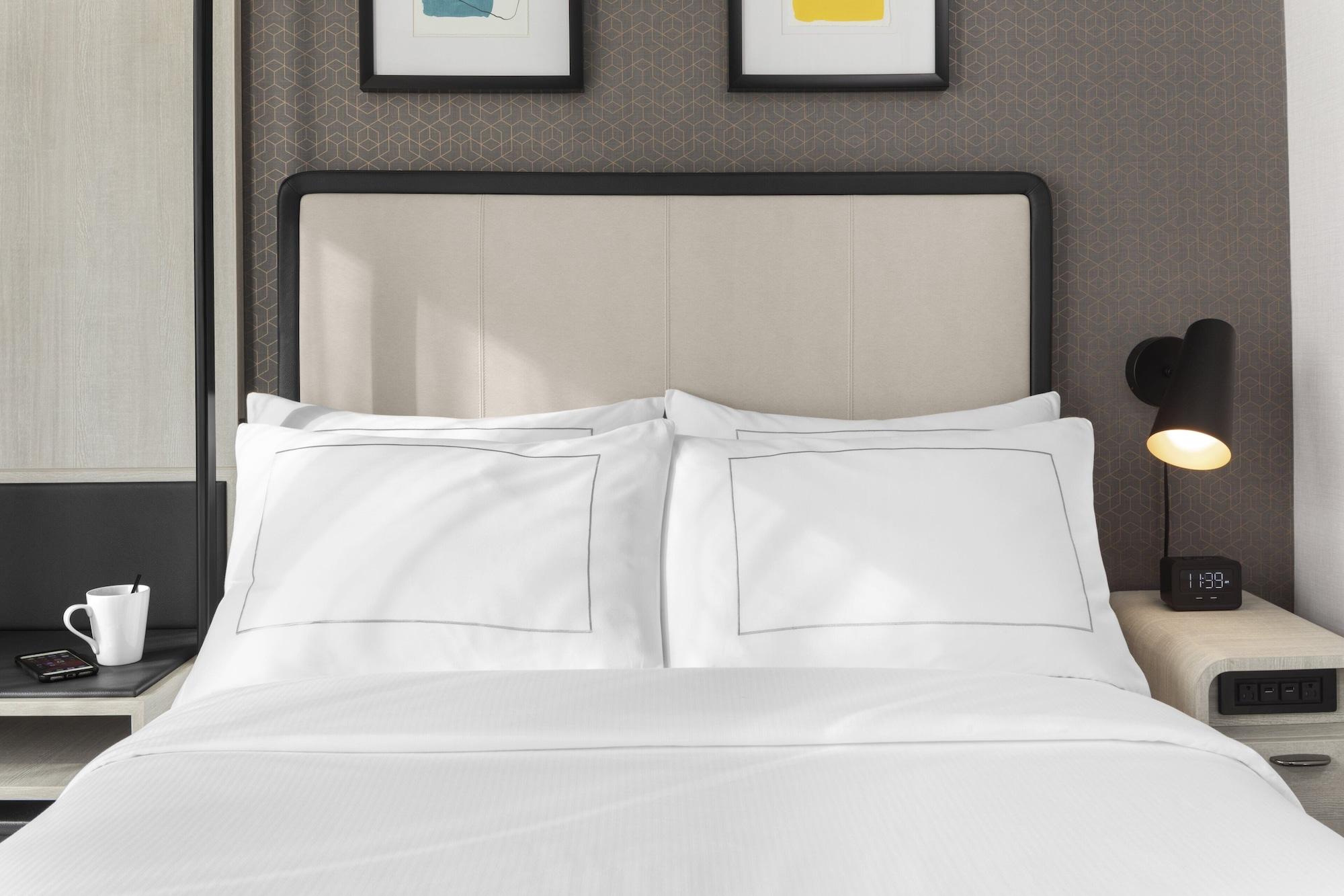 Voco Times Square South New York By Ihg Hotel Exterior photo